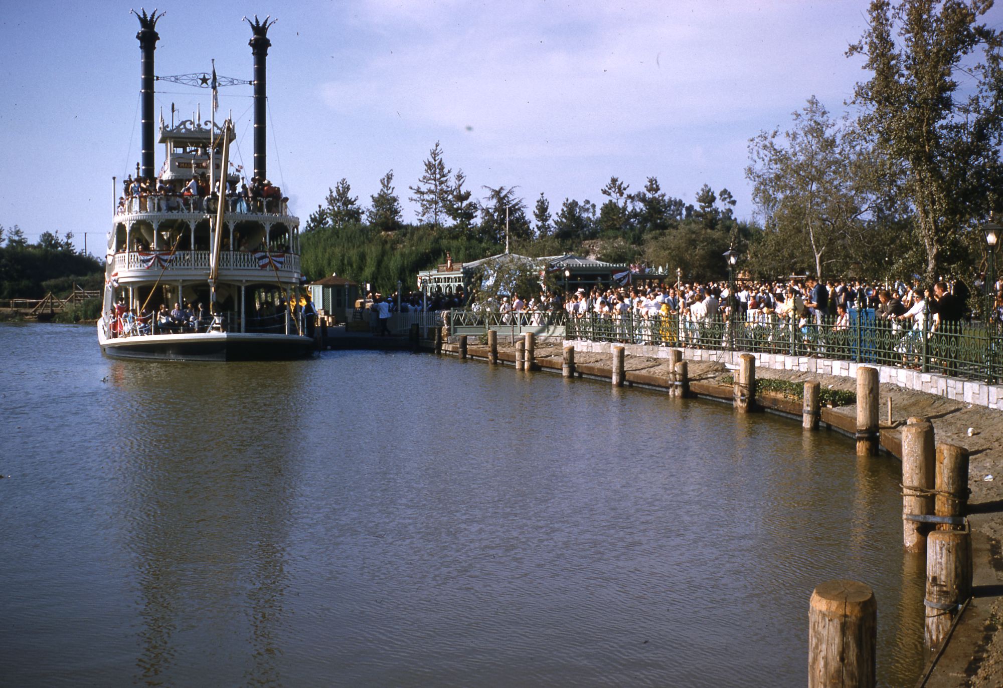 The Mark Twain and the crowd along the river, 1955.